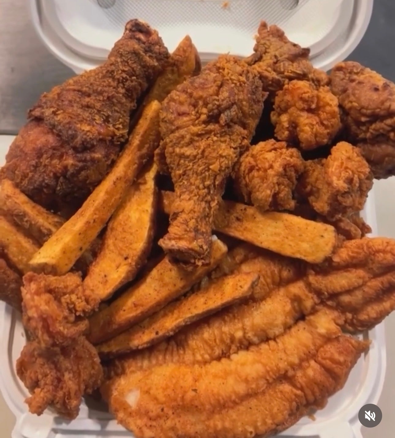 Cali Peaches Cuisine, soul food restaurant in Lancaster, photo 2 of 7